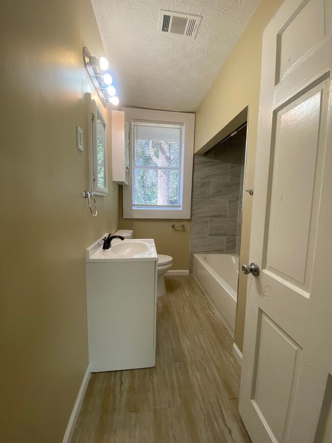 Building Photo - **Available Now**Remodeled Midtown Columbus, GA 3 Bedroom / 2 Bathroom Home for Rent***