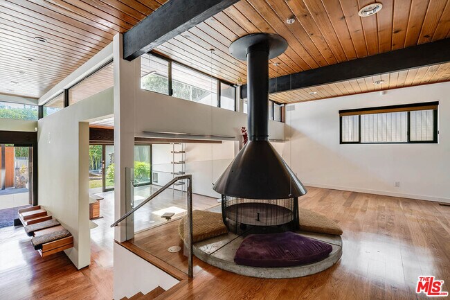 Building Photo - 22277 Buenaventura St