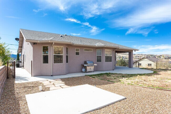 Building Photo - 4760 E Amber Rd
