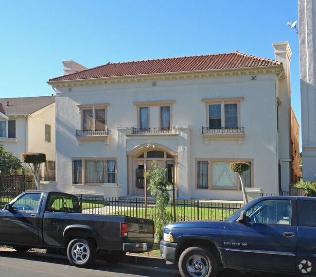 Building Photo - 1221--1223 S Norton Ave