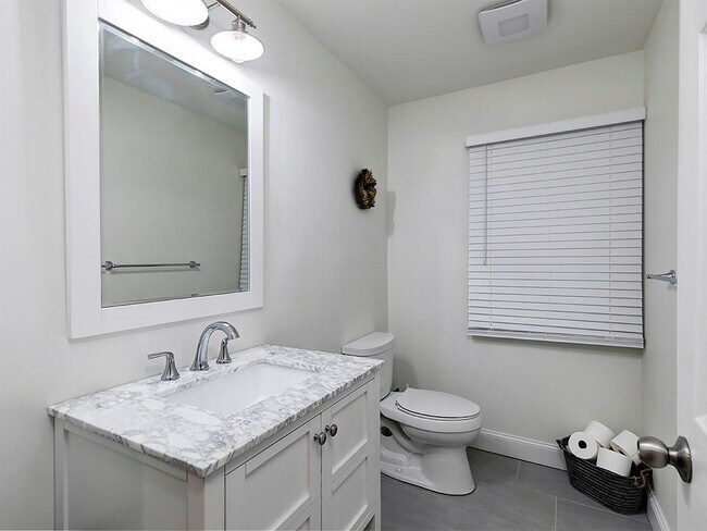 Building Photo - 3940 Forrest Ct