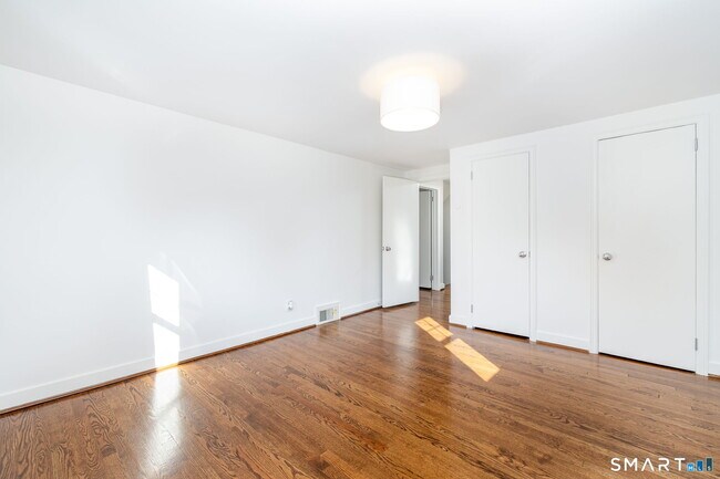 Building Photo - 170 Brunswick Ave