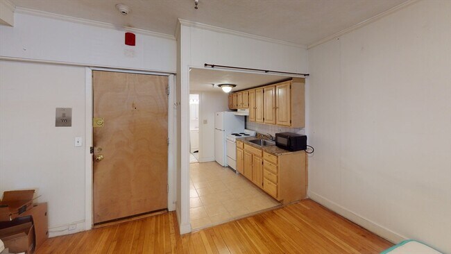 Building Photo - 513 Beacon St