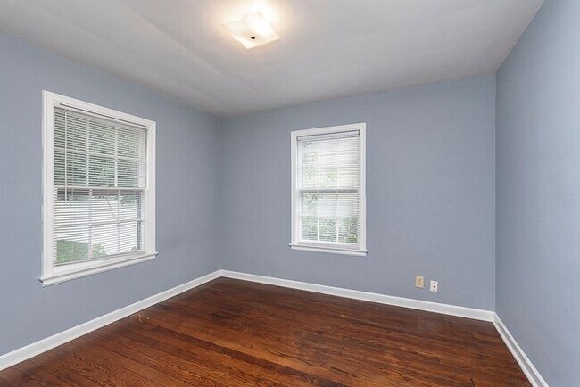 Building Photo - Great Broad Ripple Location With Fenced Backyard!