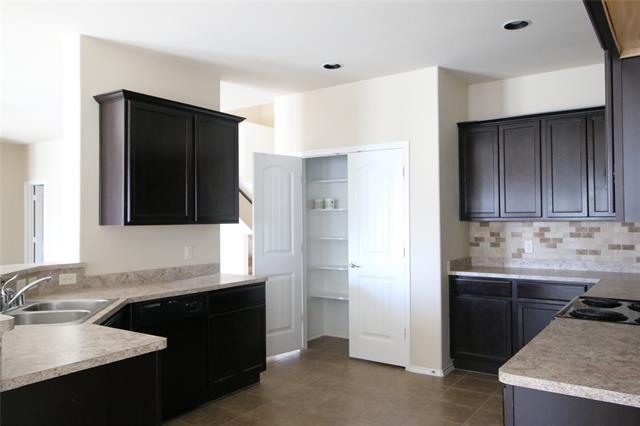 Building Photo - 2101 Hickory Trail