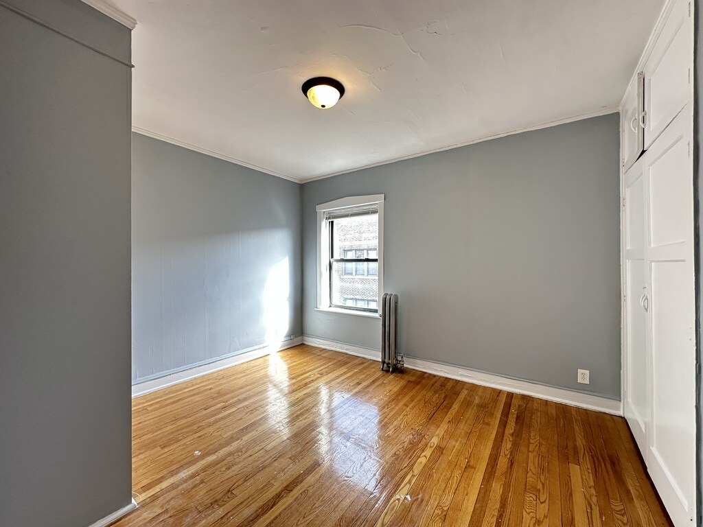 Building Photo - 1323 W Estes Ave