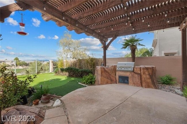 Building Photo - 425 Pinnacle Heights Ln