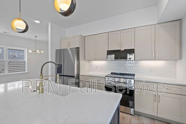 Building Photo - 1241 N Avondale Cir
