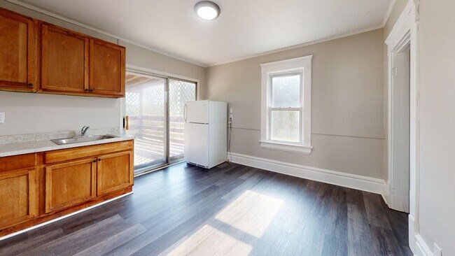 Building Photo - 1116 Laird St