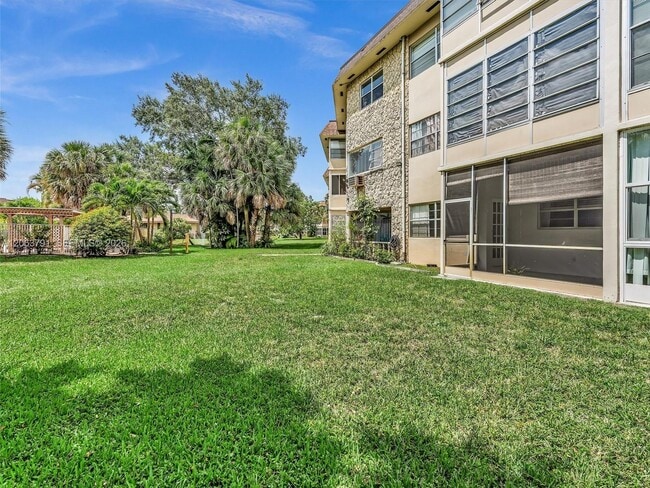 Building Photo - 5001 W Oakland Park Blvd