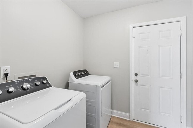 Building Photo - 1431 Lorenzo Dr SW