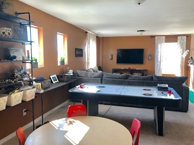 Building Photo - Beautiful Bedroom in Forest Meadows!