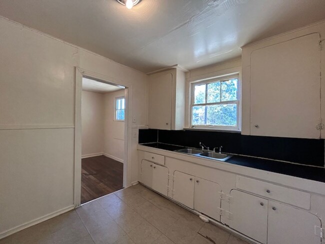 Building Photo - Rent to Own! 2 bedroom 1 bath home availab...