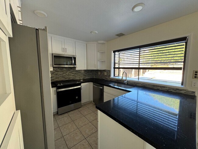 Building Photo - 4 Bedroom - 2 Bathroom with view