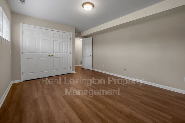 Building Photo - 833 Malabu Dr