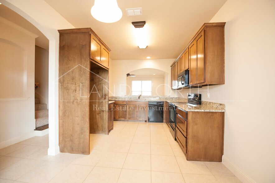 Kitchen - 4624 Angus Dr