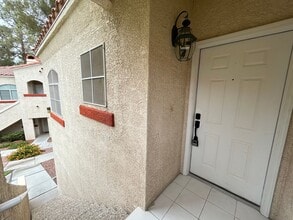 Building Photo - 2-Bedroom 2-Bathroom in Gated Community!