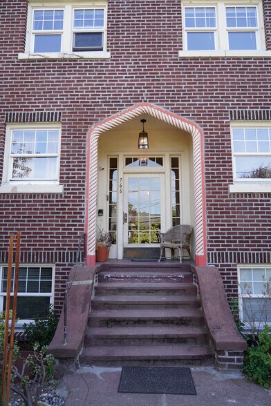 Building Photo - 766 Belmont Ave E