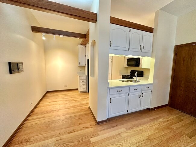 Kitchen - 1010 Arbor Ct