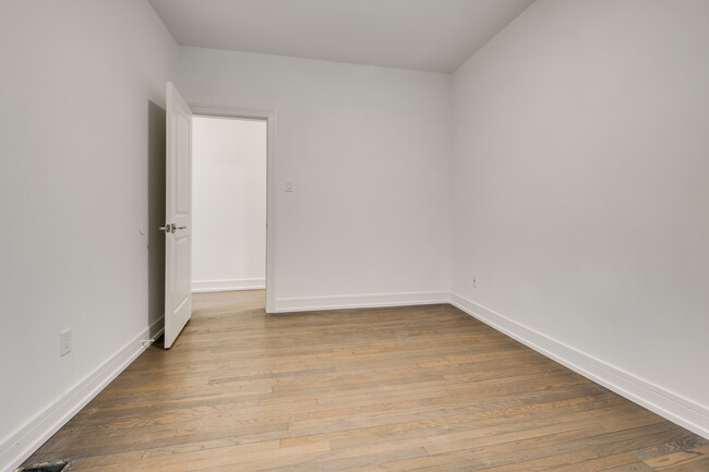 Building Photo - 3048 W Cortland St