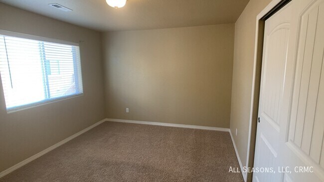 Building Photo - 954 Diamond Rim Dr