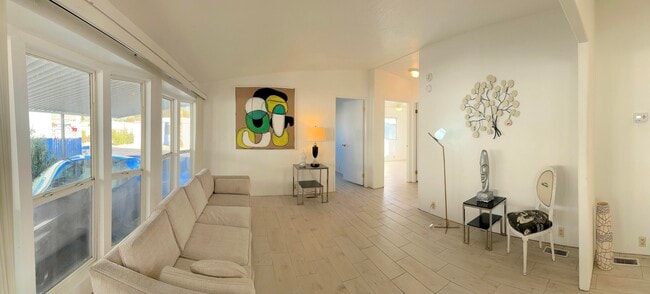 Building Photo - 14777 Palm Dr