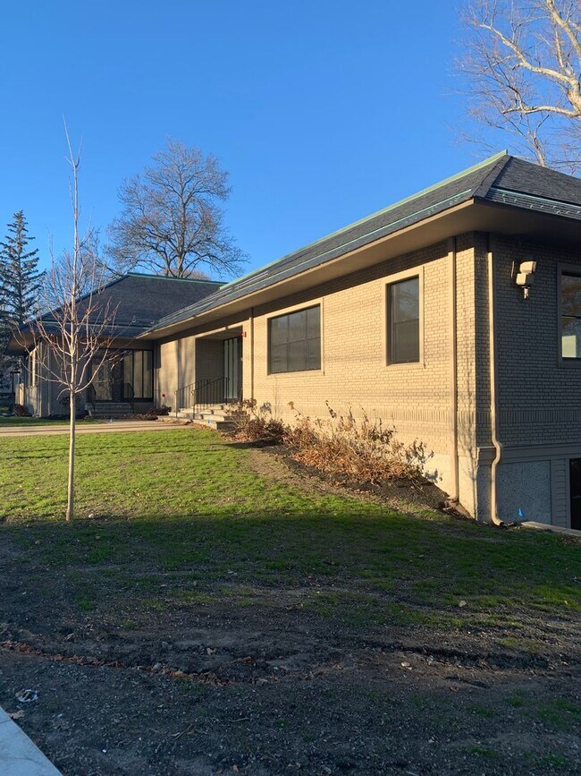 Building Photo - 85 Lowell St