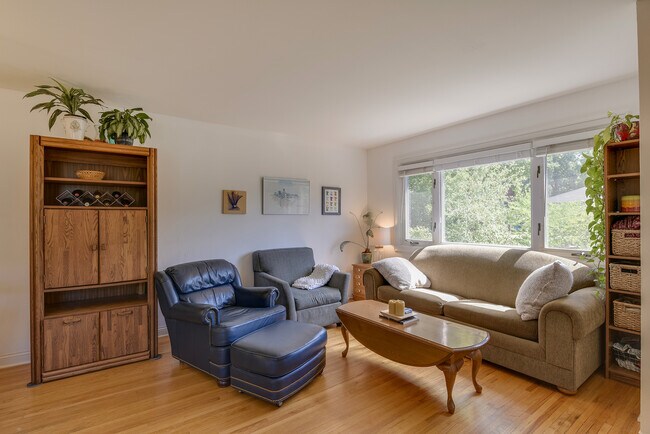 living room - 2114 Grand Ave S