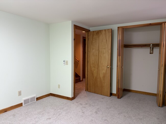 Building Photo - 6526 Bettys Ln