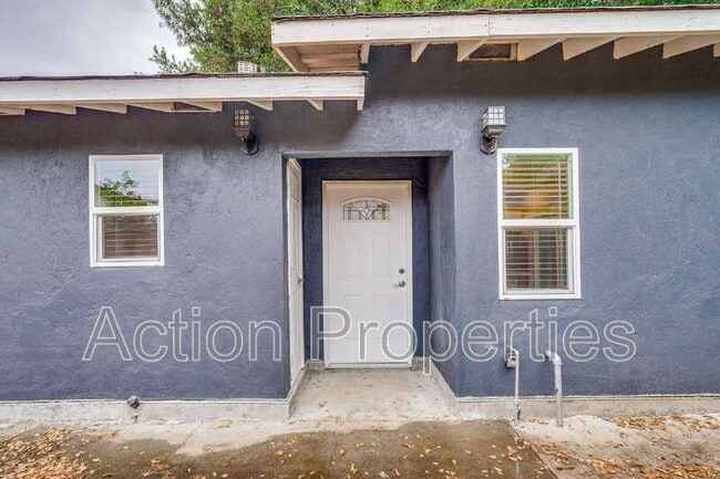 Building Photo - 681 S 13th St