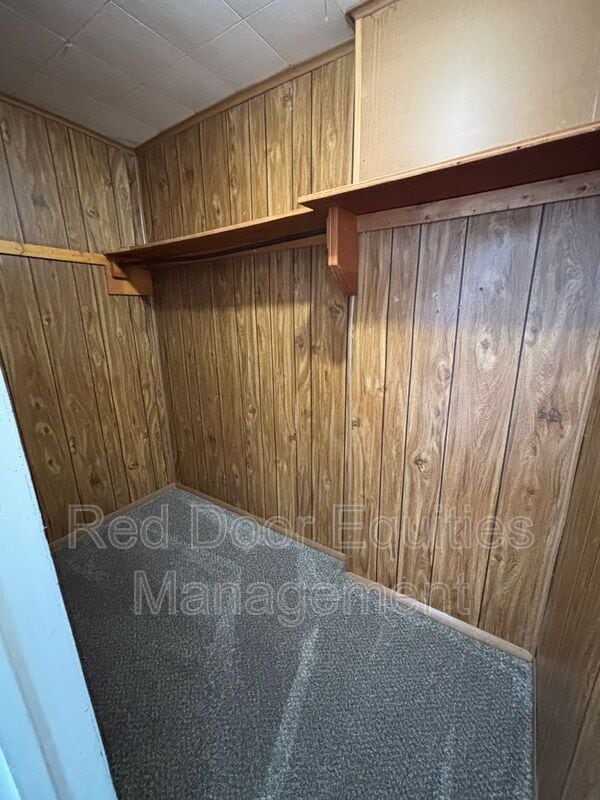 Building Photo - 403 1/2 W Wheeling St