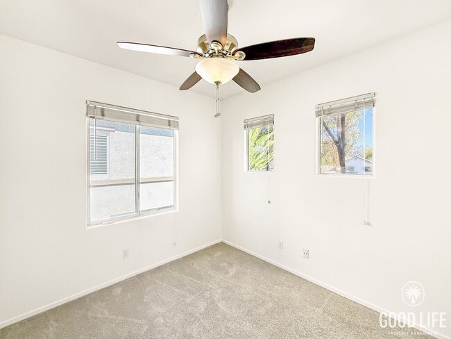 Building Photo - Modern 3-Bedroom Home with Backyard, Beaut...