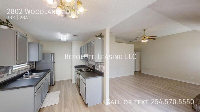 Building Photo - 2802 Woodlands Dr