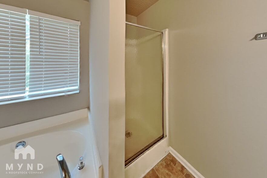 Building Photo - 6132 Hickory Ln Dr