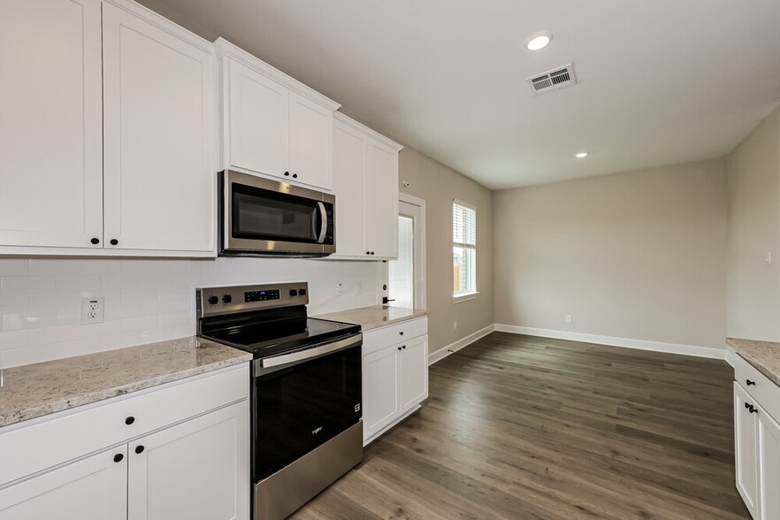 Building Photo - 312 Live Oak Ln