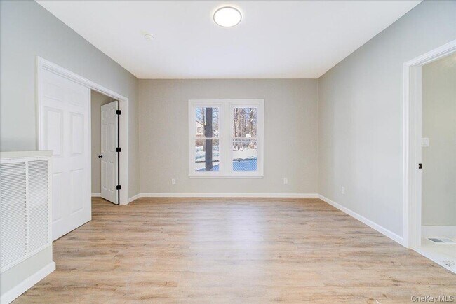 Building Photo - 108 Pine St