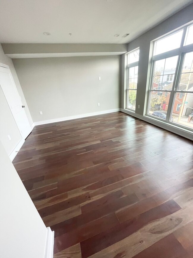 Building Photo - Gorgeous 3 BR/2.5 BA Apartment in Ivy City...