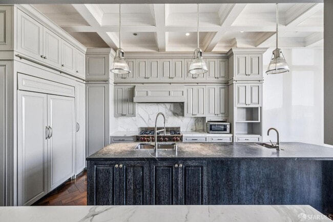 Building Photo - 2336 Broadway