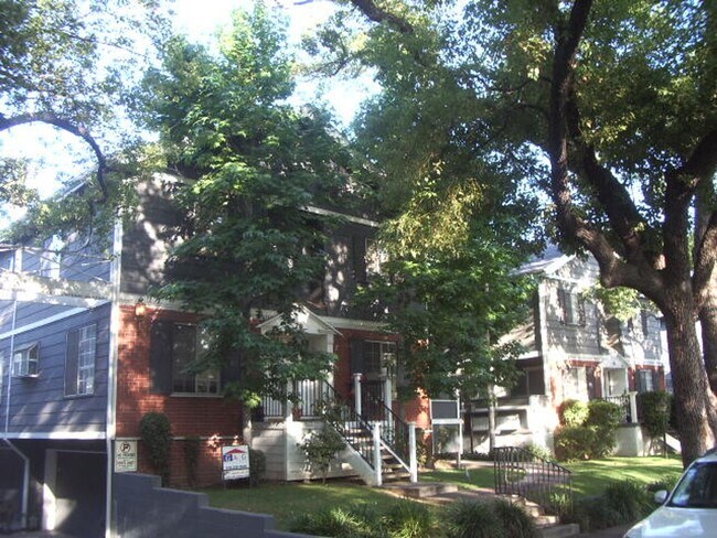 Building Photo - Refurbished Cape Cod Townhome – 2 Master B...