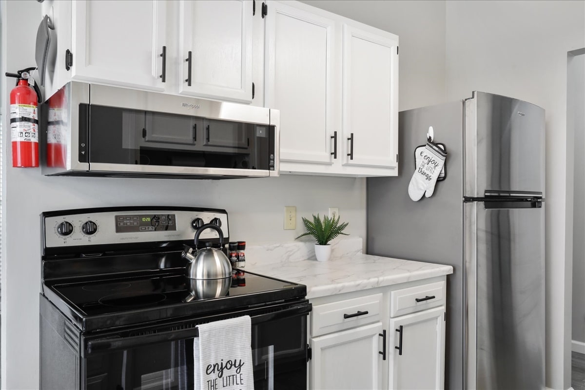 Electric Stove Top - 1001 N Coler Ave