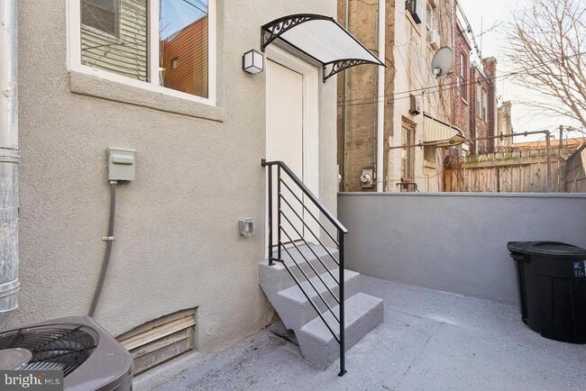 Building Photo - 2242 S Bonsall St