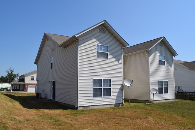 Building Photo - 16860B Huntington Ln