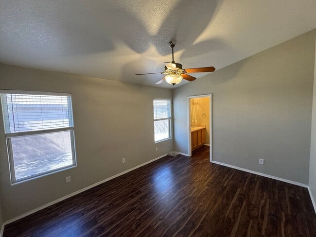 Building Photo - 3 Bedroom - 2 Bath - 1285 Sq. Ft.  - 2 Car Garage - Marana