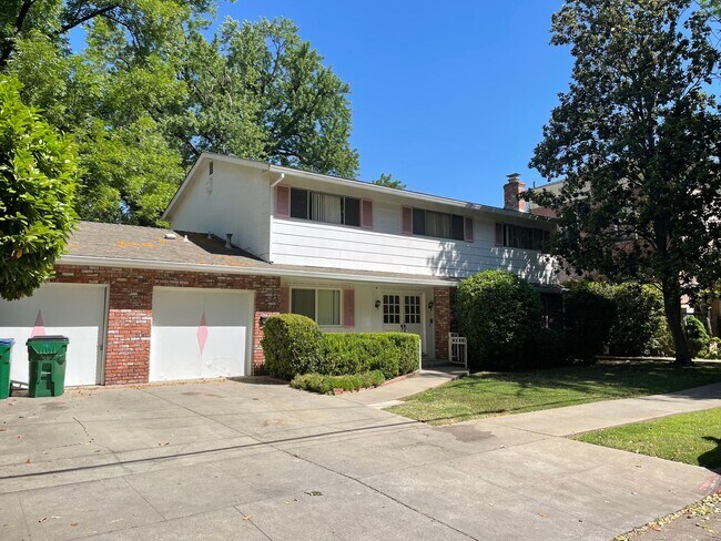 Building Photo - **RESERVE NOW FOR SUMMER 2026**  Spacious ...