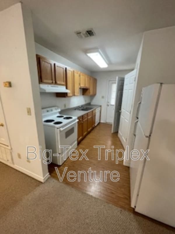 Building Photo - 262 N Pecan St