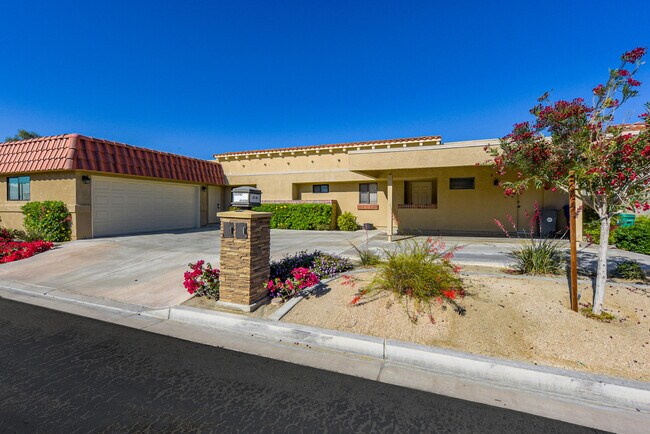 Building Photo - 40498 Bay Hill Way