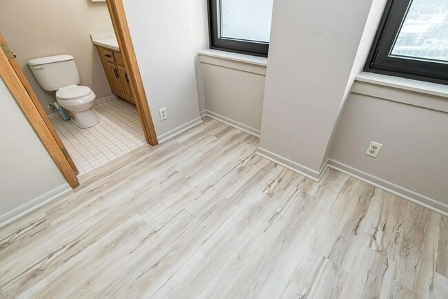 Building Photo - Condo for Rent