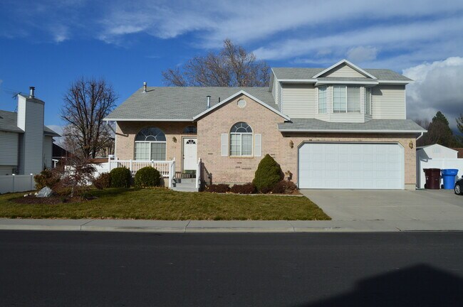 Building Photo - Huge Orem Home in Great Location