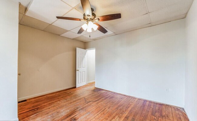 Building Photo - 2934 Clifton Park Terrace