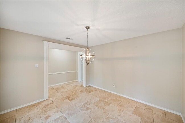 Building Photo - 135 Towering Pines Dr